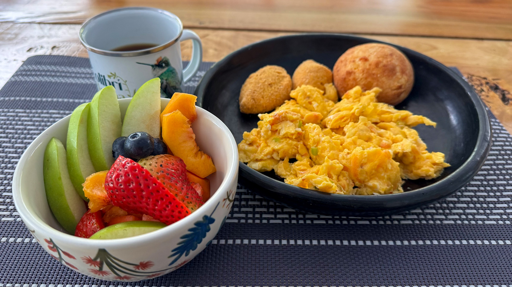 Desayuno tradicional colombiano en Retorno del Colibrí